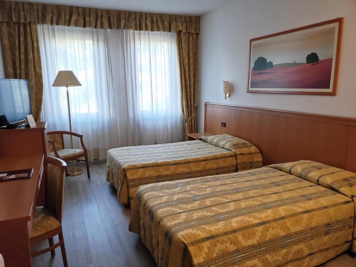 Hotel Galant فيناريا ريالي المظهر الخارجي الصورة