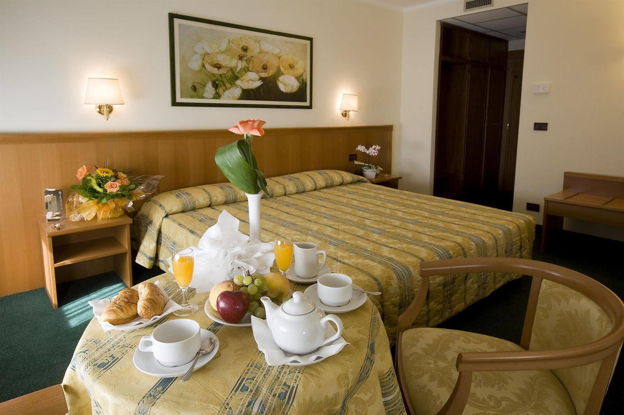 Hotel Galant فيناريا ريالي المظهر الخارجي الصورة