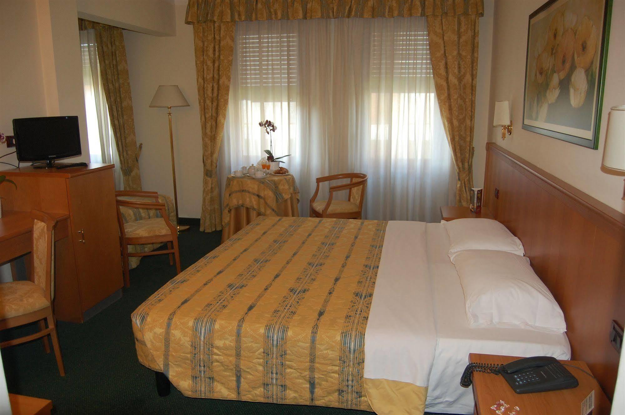 Hotel Galant فيناريا ريالي المظهر الخارجي الصورة
