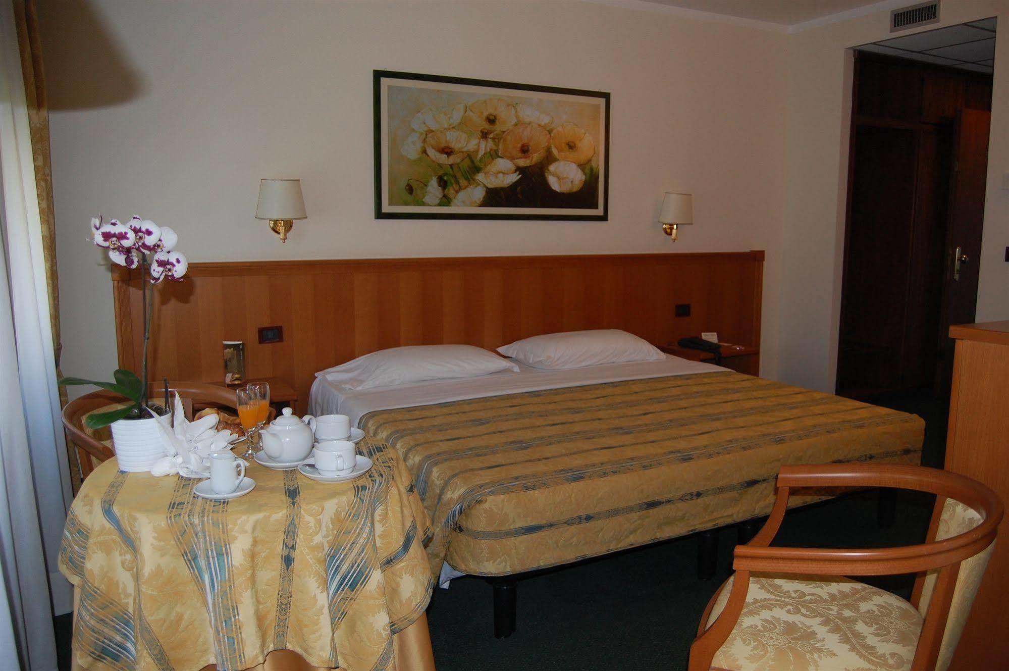 Hotel Galant فيناريا ريالي المظهر الخارجي الصورة