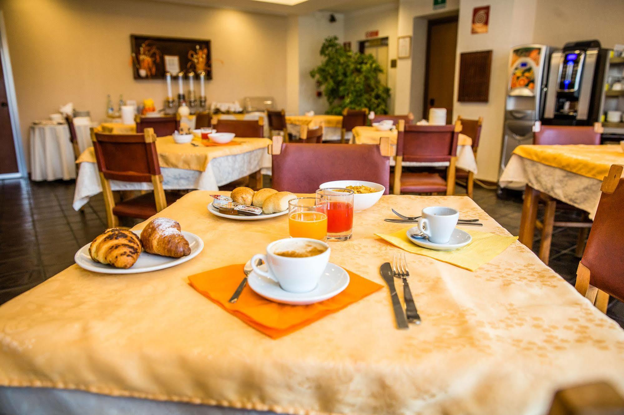 Hotel Galant فيناريا ريالي المظهر الخارجي الصورة