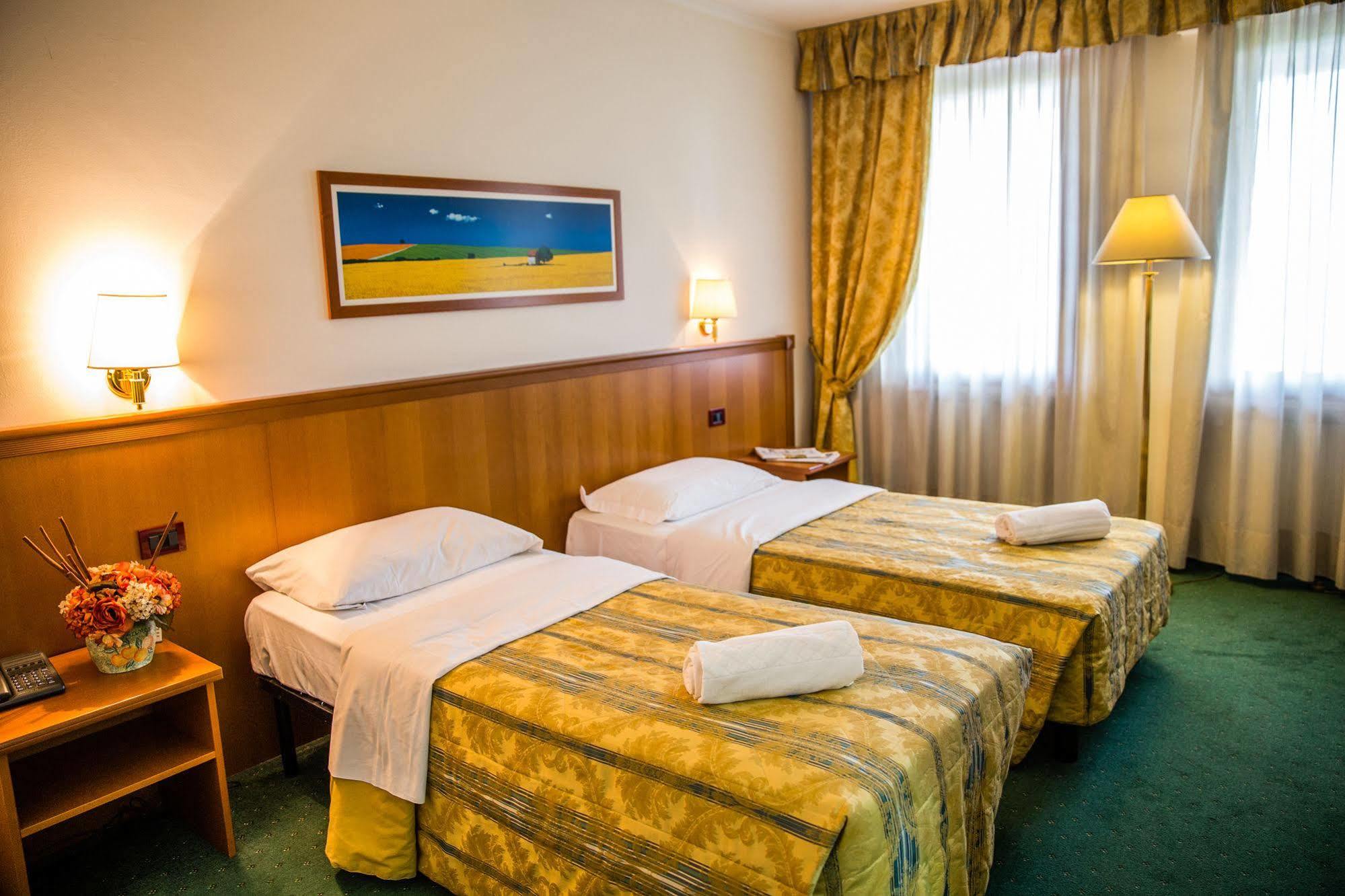 Hotel Galant فيناريا ريالي المظهر الخارجي الصورة